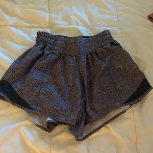 Size 2 lululemon 4 inch hotty hots